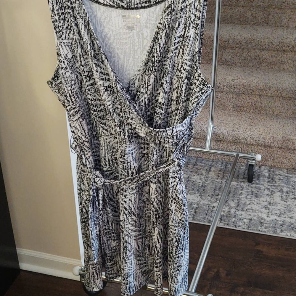 Reel legends blk/wht cooling dress NWOT